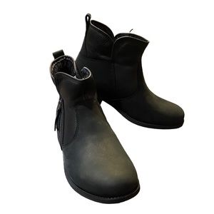 NWT UGG Lavelle Boots Women’s Size 8